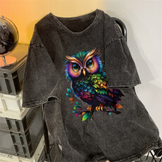 批发220克精梳纯棉洗水黑落肩宽松版型后包边<b class='q'>短袖</b>T恤印花款