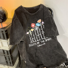 批发220克精梳纯棉洗水黑落肩宽松版型后包边<b class='q'>短袖</b>T恤印花款