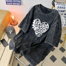 批发220克精梳纯棉洗水黑落肩宽松版型后包边短袖T恤<b class='q'>印花</b>款