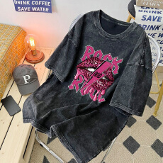 批发220克精梳纯棉洗水黑落肩宽松版型后包边短袖T恤<b class='q'>印花</b>款