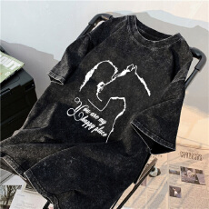 批发220克精梳纯棉洗水黑落肩宽松版型后包边短袖T恤<b class='q'>印花</b>款