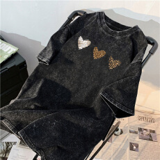 批发220克精梳纯棉洗水黑落肩宽松版型后包边短袖T恤印花款