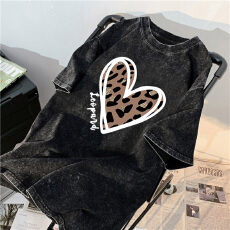 批发220克精梳纯棉洗水黑落肩宽松版型后包边短袖T恤印花款