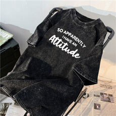 批发220克精梳纯棉洗水黑落肩宽松版型后包边短袖T恤印花款