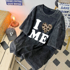 批发220克精梳纯棉洗水黑落肩宽松版型后包边短袖T恤印花款