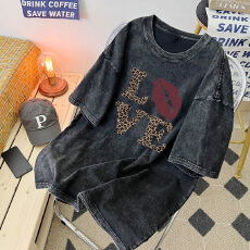 批发220克精梳纯棉洗水黑落肩宽松版型后包边短袖T恤印花款