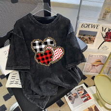 批发220克精梳纯棉洗水黑落肩宽松版型后包边短袖T恤印花款