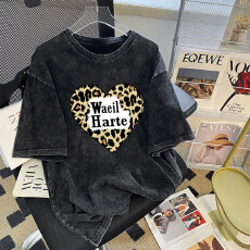 批发220克精梳纯棉洗水黑落肩宽松版型后包边短袖T恤印花款