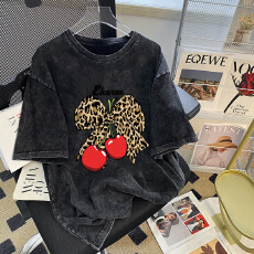 批发220克精梳纯棉洗水黑落肩宽松版型后包边短袖T恤印花款