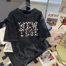 批发220克精梳纯棉洗水黑落肩宽松版型后包边短袖T恤印花款