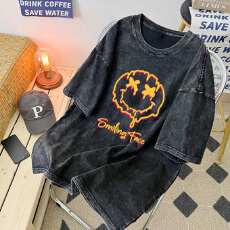 批发220克精梳纯棉洗水黑落肩宽松版型后包边短袖T恤印花款