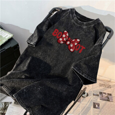 批发220克精梳纯棉洗水黑落肩宽松版型后包边短袖T恤印花款