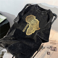 批发220克精梳纯棉洗水黑落肩宽松版型后包边短袖T恤印花款