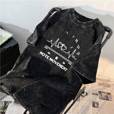 批发220克精梳纯棉洗水黑落肩宽松版型后包边短袖T恤印花款