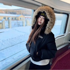 批发短款黑色羽绒服女2025新款冬季毛领小个子收腰显瘦超好看的厚外套