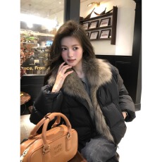 批发冬季新款短款羽绒服女<b class='q'>狐狸毛</b>领宽松加厚小个子韩版皮草面包服外套