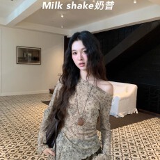 批发驻虫布2025<b class='q'>秋</b>季新款气质晕染斜肩长袖t恤女显瘦不规则木耳边上衣