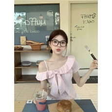 批发粉色荷叶边条纹短袖<b class='q'>衬衫</b>女夏季<b class='q'>修身</b>小众设计感蝴蝶结斜肩短款上衣