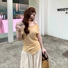 批发原版面料 韩系不规则斜领露肩T恤女夏季纯欲辣妹收腰绝美褶皱上衣