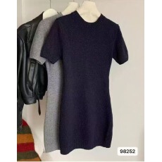 批发气质简约圆领纯色针织短袖连衣裙