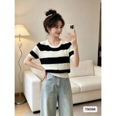 批发时尚圆领拼色立体花纹提花针织套头短袖