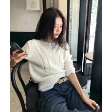 批发韩风温柔气质百搭显瘦麻花V领套头毛衣