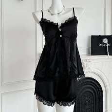 批发网图性感睡衣<b class='q'>女</b>冰丝吊带<b class='q'>短裤</b><b class='q'>套装</b>蕾丝花边高级感轻奢带胸垫家居服