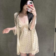 批发新款性感睡衣女冰丝吊带睡裙<b class='q'>睡袍</b>两件套蕾丝波点带胸垫纯欲家居服