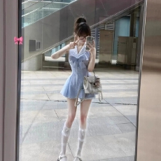 批发法式甜美蓝<b class='q'>白</b>格子短裙女2026夏季新款温柔气质收腰衬衫连衣裙套装