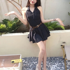 批发辣妹无袖v领挂脖条纹连衣裙子女夏季2025新款百褶裙高级感a字短裙