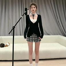 批发黑色针织衫V领开衫女蕾丝边吊带背心<b class='q'>春</b>秋高腰辣妹格子短裤三件套