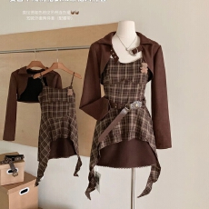 批发复古美拉德咖色<b class='q'>开衫</b>格纹吊带连衣裙<b class='q'>不规则</b>两件套装春秋季短款裙子