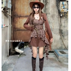 批发复古美拉德咖色<b class='q'>开衫</b>格纹吊带连衣裙<b class='q'>不规则</b>两件套装春秋季短款裙子