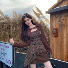 批发复古美拉德辣咖色<b class='q'>开衫</b>格纹吊带连衣裙<b class='q'>不规则</b>两件套装春秋短裙子