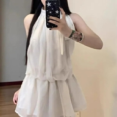 批发法式小众无袖挂脖吊带连衣裙女夏季2025新款度假风小个子收腰短裙