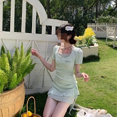 批发法式<b class='q'>假两件</b>挂脖吊带<b class='q'>连衣裙</b>子女夏季2026年新款多巴胺小众包臀短裙