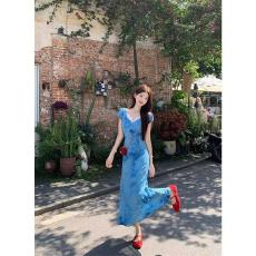 批发韩版清新碎花v领短袖连衣裙女2025<b class='q'>夏</b>季新款气质时尚温柔过膝裙子