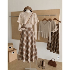 批发2025年秋冬季民国风时尚套装裙女新中式毛衣斗篷格子半身裙三件套