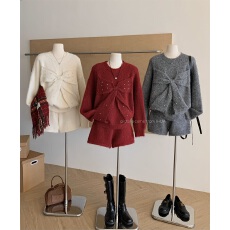 批发新年红色套装女秋冬<b class='q'>大码</b>胖mm显瘦蝴蝶结针织衫毛衣阔腿短裤两件套