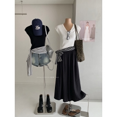 批发爱西里2026夏季新款时髦U领短袖<b class='q'>针织衫</b><b class='q'>女</b>设计不规则条纹飘带上衣