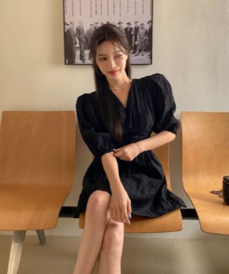 재고 상품 chic 한국 스타일 여름 프랑스식 품격 레트로 V넥 주름 장식 허리 수축 슬림해 보이는 거품 소매 미니 스커트 드레스