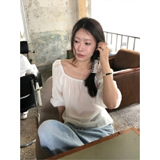 批发chic韩系温柔甜美减龄方领露肩灯笼袖系带休闲度假防晒上衣雪纺衫