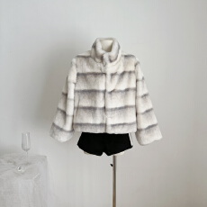 批发韩系仿獭兔毛毛双色渐变手工渲染高级感宽松外套女短款立领冬皮草