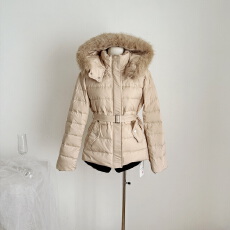 批发何晨曦 温柔氛围感奶咖色白鸭绒羽绒服2025<b class='q'>冬</b>季新款系带收腰外套