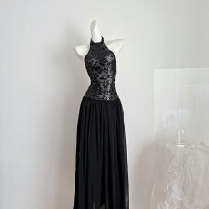 批发rovente 暗夜缪斯黑色亮片<b class='q'>连衣裙</b>秋季高级感挂脖无袖<b class='q'>露背</b>礼服长裙