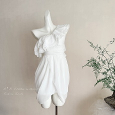 批发小众设计<b class='q'>连衣裙</b>女夏名媛气质重工褶皱<b class='q'>荷叶边</b>性感斜肩收腰包臀短裙