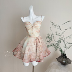 批发kubiliv春日梦境法式碎花系带收腰吊带短裙纯欲氛围感<b class='q'>连衣裙</b>