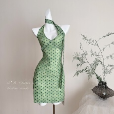 批发Okaaay伊甸园游记夏季法式复古度假风波点挂脖V领掐腰<b class='q'>连衣裙</b>