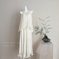 批发牛了牛了 碎花吊带连衣裙女2026早春新款法式复古印花长裙<b class='q'>裙子</b>