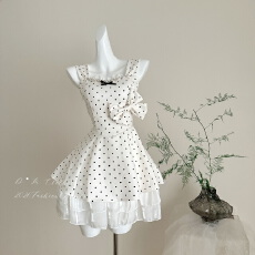 批发桔梗house 赫本<b class='q'>波点</b> 法式千金风设计感<b class='q'>波点</b>收腰吊带<b class='q'>连衣裙</b>